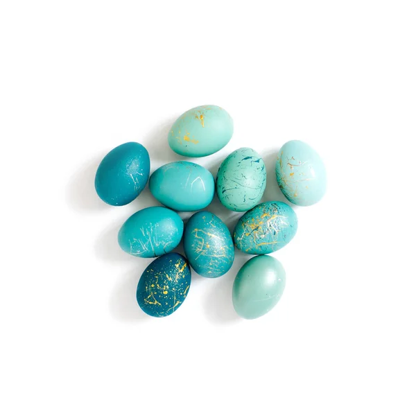 Blue Speckled Easter Egg com espaço de cópia para texto. isolado em fundo branco — Fotografia de Stock