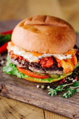 Taze ev yapımı hamburger