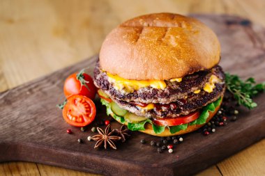 Taze ev yapımı hamburger