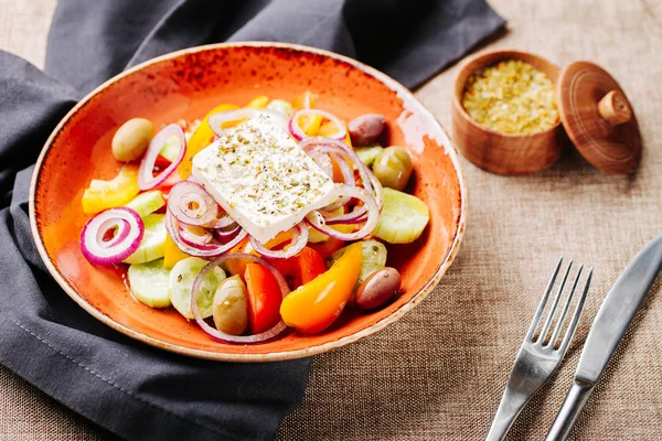 Insalata greca con verdure fresche — Foto Stock