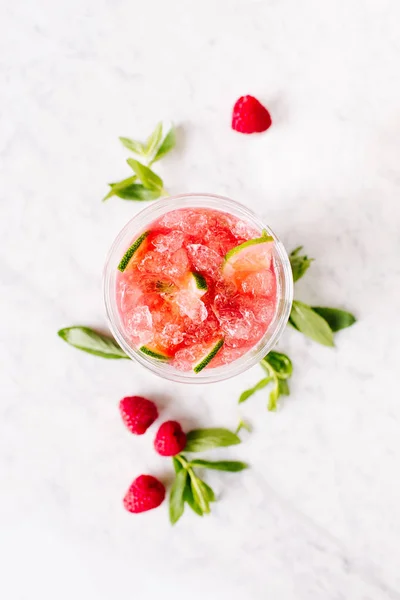 Fresh berry lemonade with leaves — Stock Photo, Image