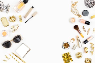 Makyaj kozmetik seti ve güneş gözlüğü