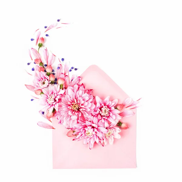 Ροζ φάκελο με λουλούδια ανθίζουν άνοιξη — Φωτογραφία Αρχείου