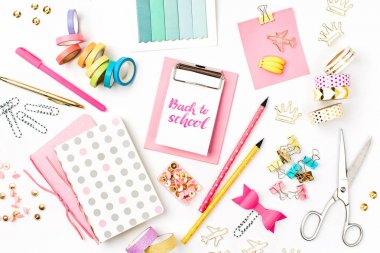 Yazı tahtası üzerinde okul Kırtasiye