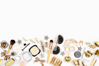 Kozmetik kolaj aksesuarları ile 