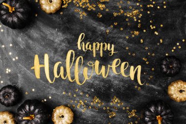 siyah ve altın kabaklar ve pırıltılar