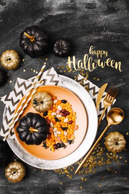 Tatlılar s karanlık bir tablo ile çanak