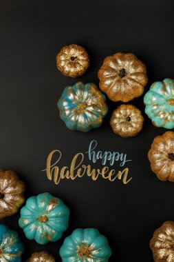 Parlak altın ve kabak ile örümcekler mavi