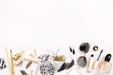 Kozmetik kolaj aksesuarları ile 