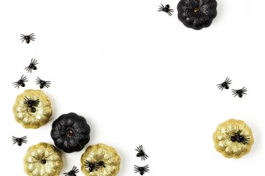 Parlak dekoratif kabaklar ve örümcekler