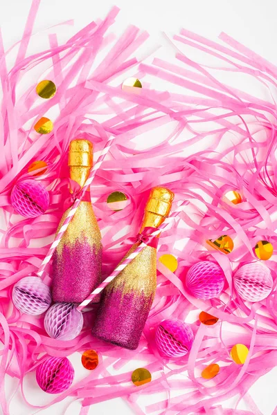 konfeti ve Petek Top ile şişe