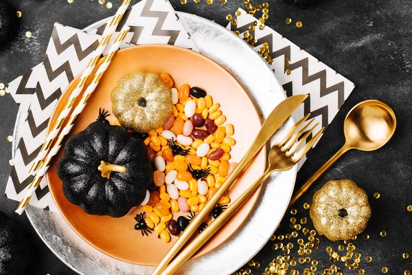 Tatlılar s karanlık bir tablo ile çanak