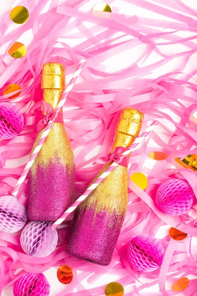 konfeti ve Petek Top ile şişe