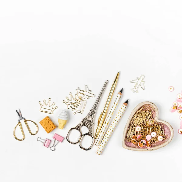 Arka plan üzerinde okul donanımları