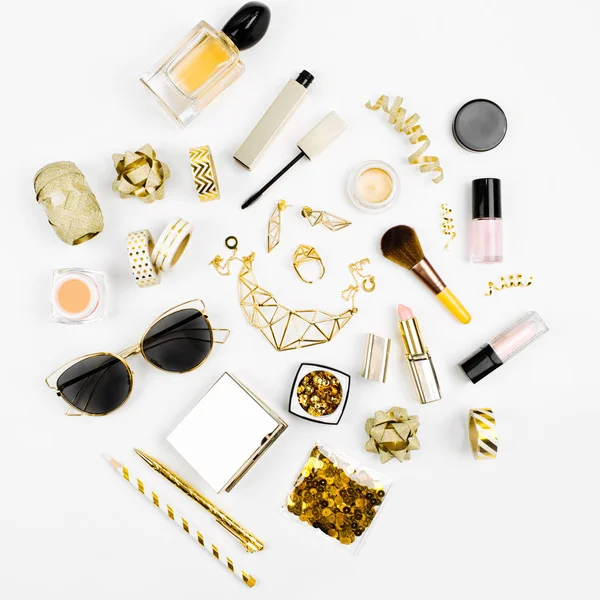 Collage de cosméticos con accesorios — Foto de Stock