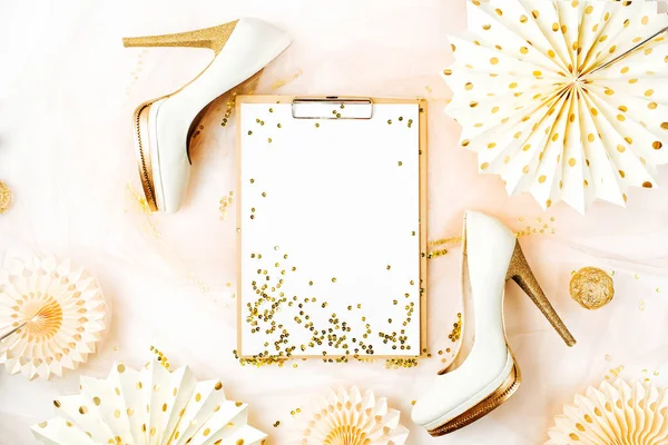 Pano mockup ve kadın ayakkabı