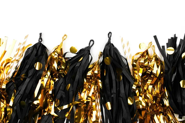 黑色和金色条纹流苏花环 — 图库照片
