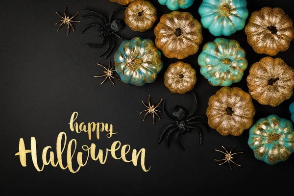 Parlak altın ve kabak ile örümcekler mavi