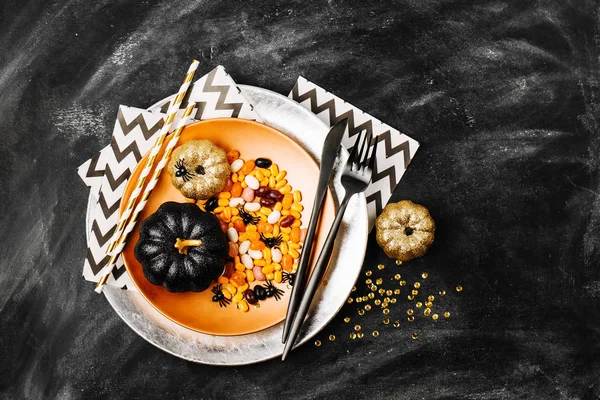 Tatlılar s karanlık bir tablo ile çanak