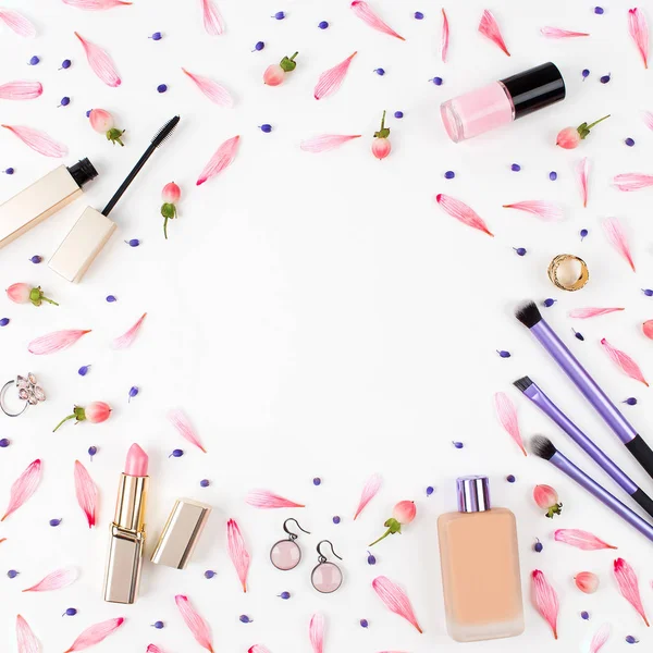 Kozmetik kolaj aksesuarları ile 