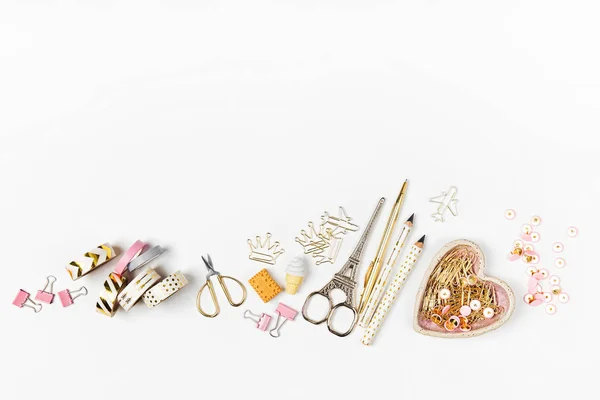 Arka plan üzerinde okul donanımları