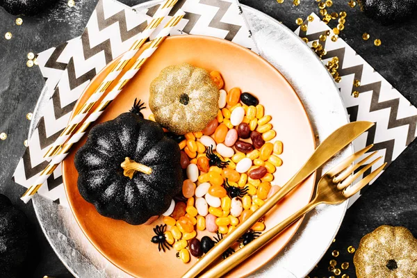 Tatlılar s karanlık bir tablo ile çanak