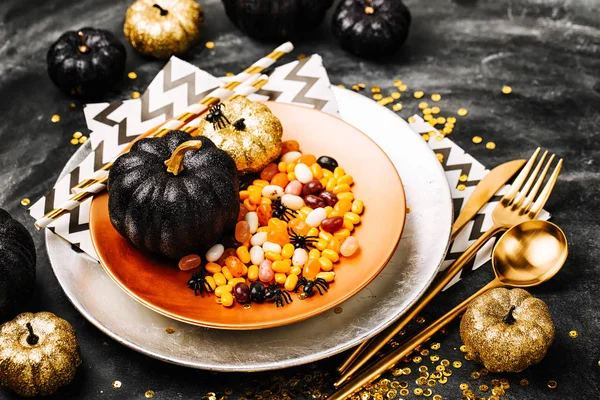 Tatlılar s karanlık bir tablo ile çanak