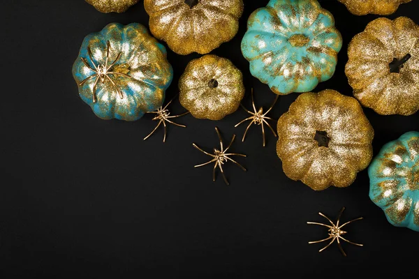 闪亮的黄金和蓝色南瓜与蜘蛛 — 图库照片