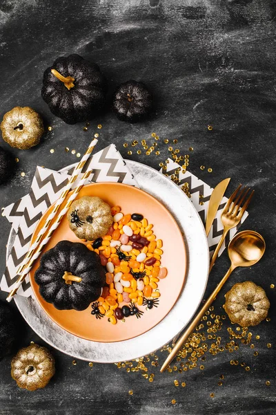 Tatlılar s karanlık bir tablo ile çanak