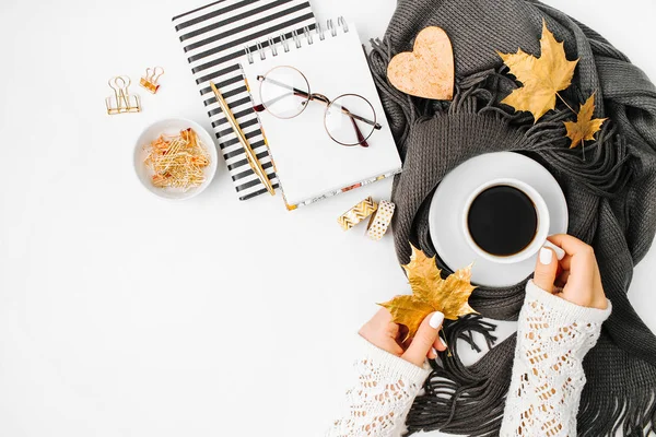 Menina com xícara de café — Fotografia de Stock