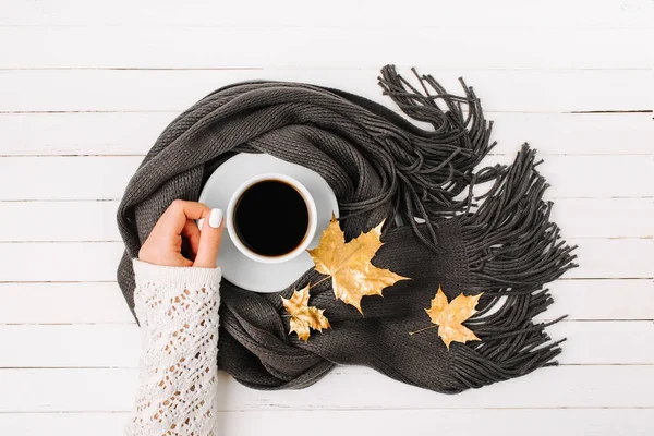 Meisje met kopje koffie — Stockfoto