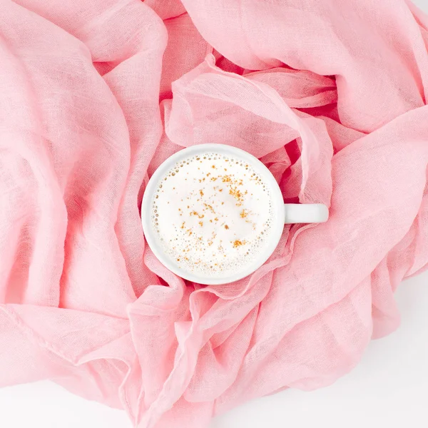 Cup of cocoa and pink scarf — Stock Photo, Image
