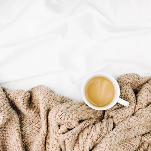 Taza de café en bufanda — Foto de Stock