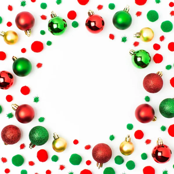 Armação Redonda Bolas Natal Brilhantes Fundo Branco — Fotografia de Stock