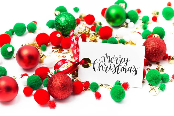 Feliz Cartão Chrisrmas Pilha Bolas Natal Vermelho Verde Fundo Branco — Fotografia de Stock