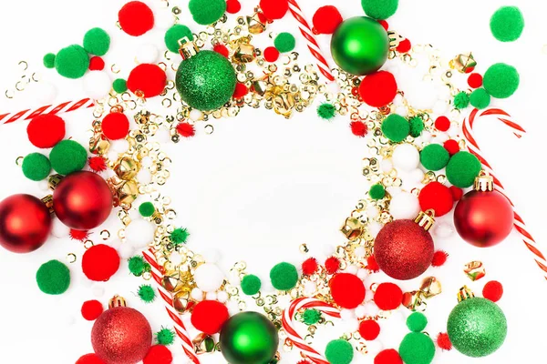Armação Redonda Bolas Natal Brilhantes Fundo Branco — Fotografia de Stock