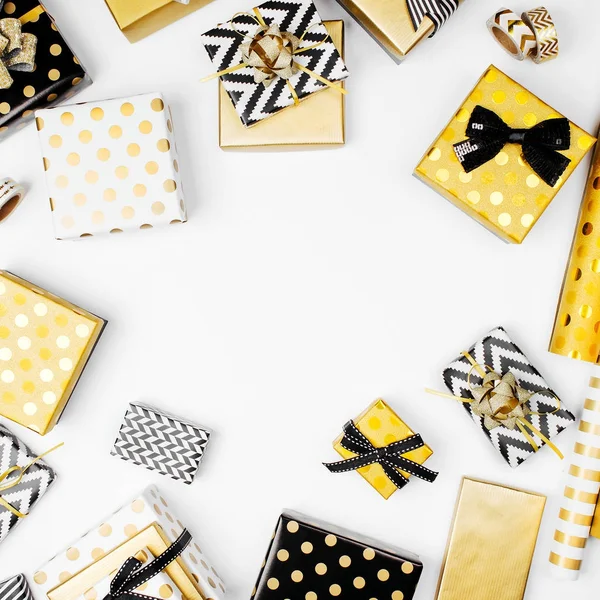 Flat Lay Golden Presents Wrapping Paper White Background — Stock Photo, Image