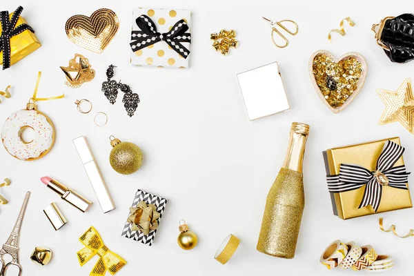 Kerst Set Met Geschenkdozen Champagnefles Bogen Decoraties Gouden Zwarte Kleuren — Stockfoto