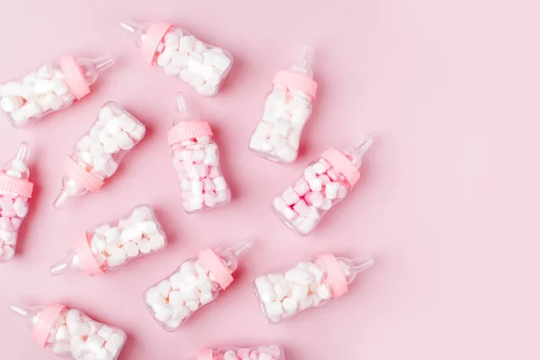 Vue Dessus Cadre Biberons Roses Décoratifs Avec Bonbons Pour Fête — Photo