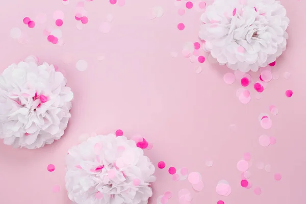 Вид Зверху Рамки Рожевих Білих Паперових Прикрас Цукерок Зірок Конфетті — стокове фото