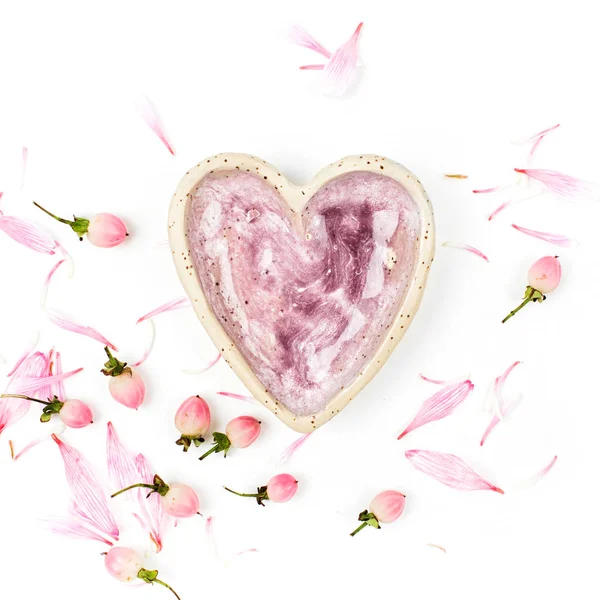 Κεραμικά Καρδιά Τις Ρυθμίσεις Λουλουδιών Επίπεδη Lay Κορυφαία Προβολή — Φωτογραφία Αρχείου
