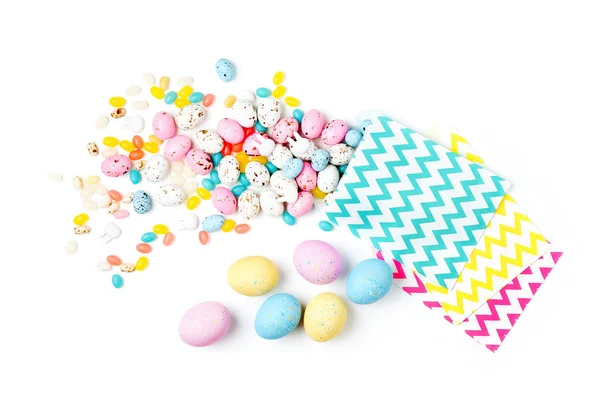 Húsvéti Csokoládé Cukorka Tojás Jellybeans Fakadó Fél Papírzacskót Fehér Háttér — Stock Fotó