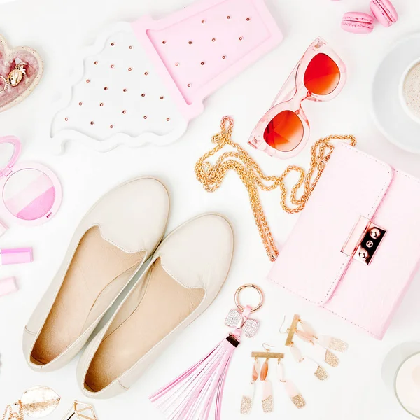 Plat Leggen Van Vrouwelijke Mode Accessoires Schoenen Make Producten Handtas — Stockfoto