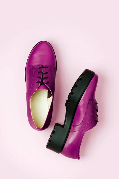 Sapatos Primavera Femininos Elegantes Cor Fúcsia Fundo Rosa Pastel — Fotografia de Stock