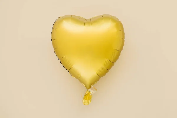 Single Gold Foil Balloon Heart Shaped Love Concept Holiday Celebration — 스톡 사진