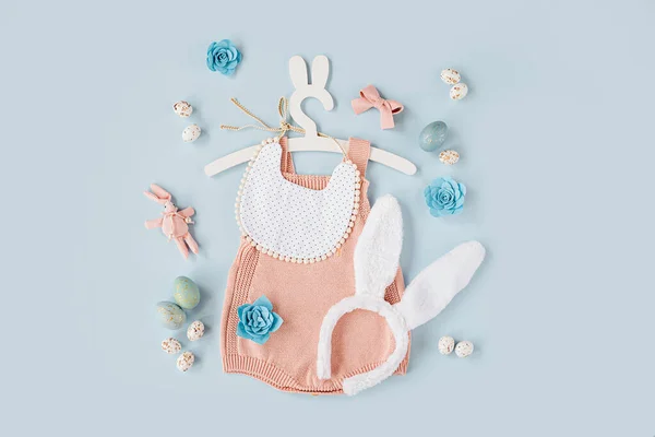 Cute Baby Costume Easter Bunny Knitted Bodysuit Fluffy Bunny Ears — Stok fotoğraf