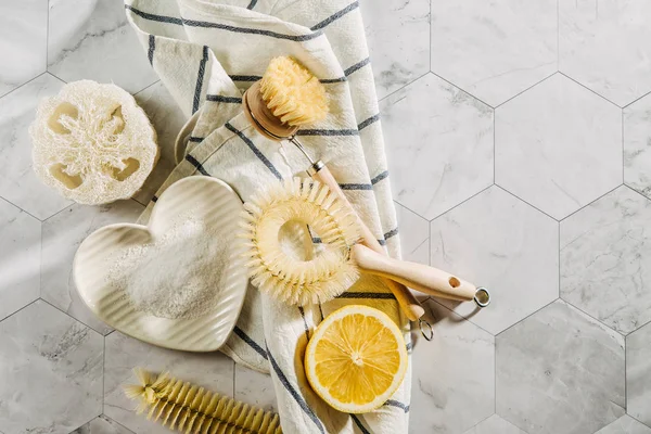 Натуральні Засоби Чищення Лимона Харчової Соди Бамбуковими Щітками Посуду Екологічно — стокове фото