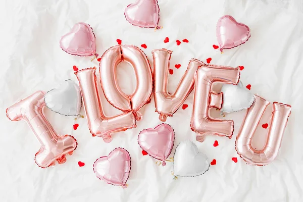 Pastel Pink Air Balloons Shape Word Love Heart Bed Love — 스톡 사진