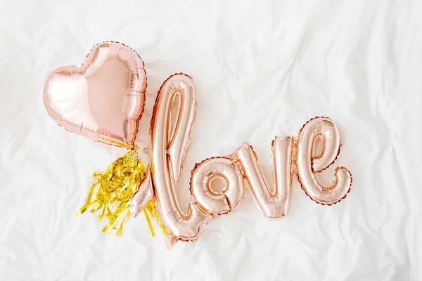 Pastel Pink Air Balloons Shape Word Love Heart Bed Love — 스톡 사진