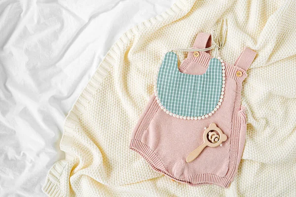 Pink Bodysuit Bib Knitted Blanket Set Kids Clothes Accessories Bed — Stockfoto